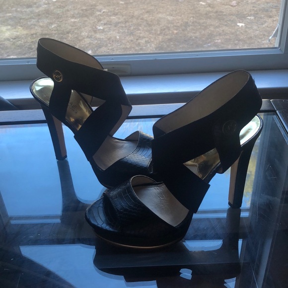 Michael Kors shoes - Picture 2 of 3